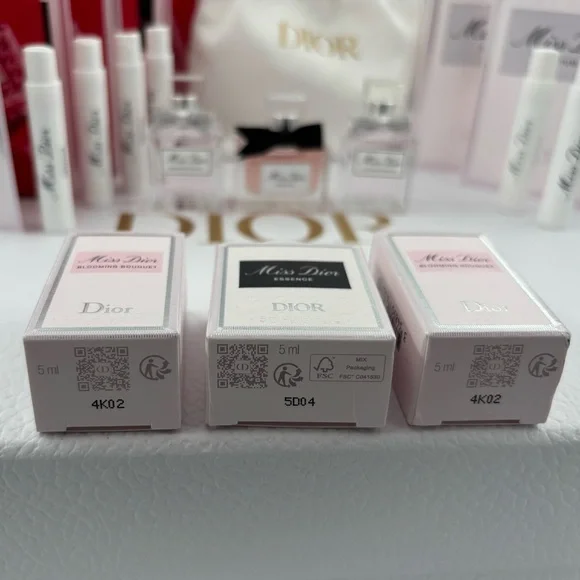 NWT Dior Miss Dior Essence Blooming Bouquet deluxe gift 10pcs travel bundle - Picture 5 of 7